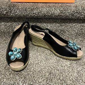 NIB Lindsay-Phillips black wedge shoes, size 9.5